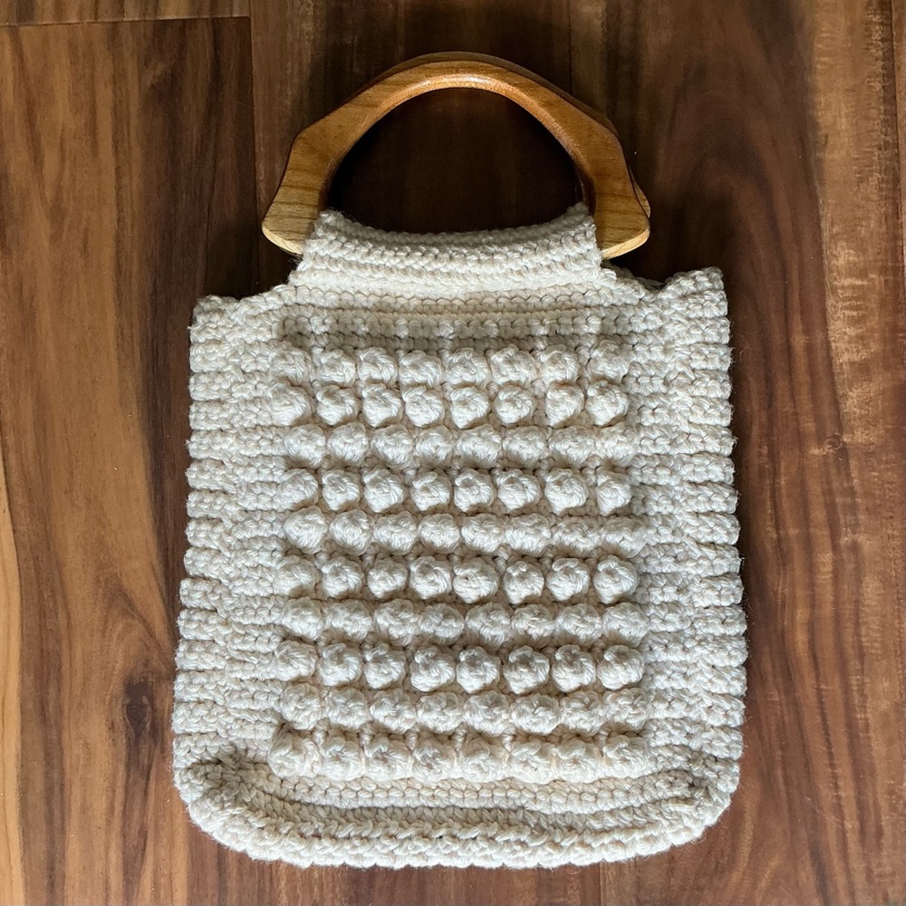Meet Lillian – Vtg Handmade Crocheted Handbag | Wooden Handles & Floral Lining